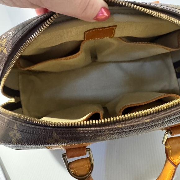 Authentic Louis Vuitton Trouville - Picture 9 of 11